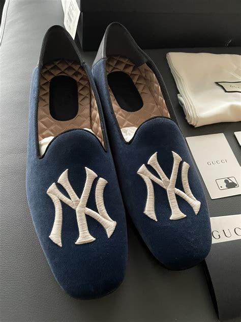 grey gucci yankees|ny yankees gucci logo.